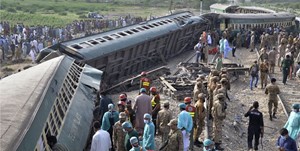 خروج مرگبار قطار مسافربری از ریل در جنوب پاکستان